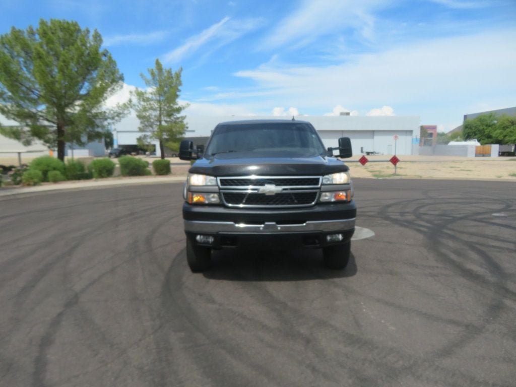 Used 2006 Chevrolet Silverado 2500 LT w/ Onstar Plus Package AWD/4WD image 11