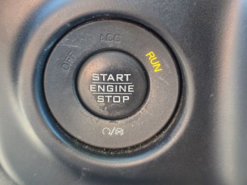 Used 2020 Jeep Wrangler Unlimited Sahara image 23