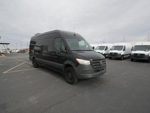 Used 2024 Mercedes-Benz Sprinter 2500 image 3