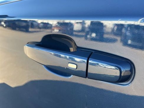 Used 2023 Chevrolet Traverse LT image 58