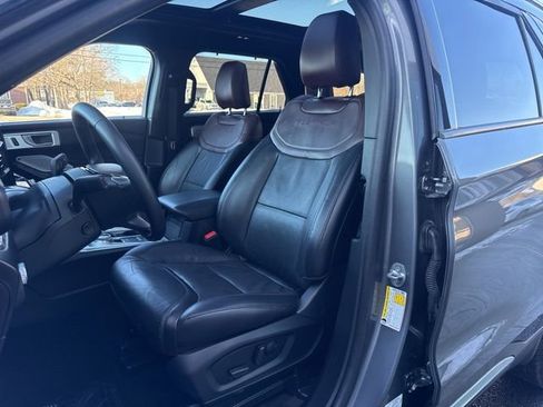Used 2022 Ford Explorer Platinum w/ Equipment Group 601A image 10