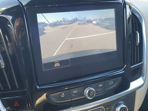 Used 2022 Chevrolet Traverse LT image 19