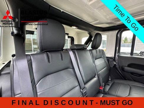 Used 2023 Jeep Wrangler Unlimited Sahara w/ Cold Weather Group AWD/4WD image 23