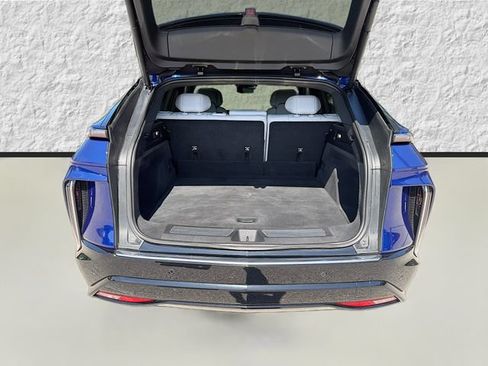 Used 2024 Cadillac Lyriq Luxury AWD/4WD image 12