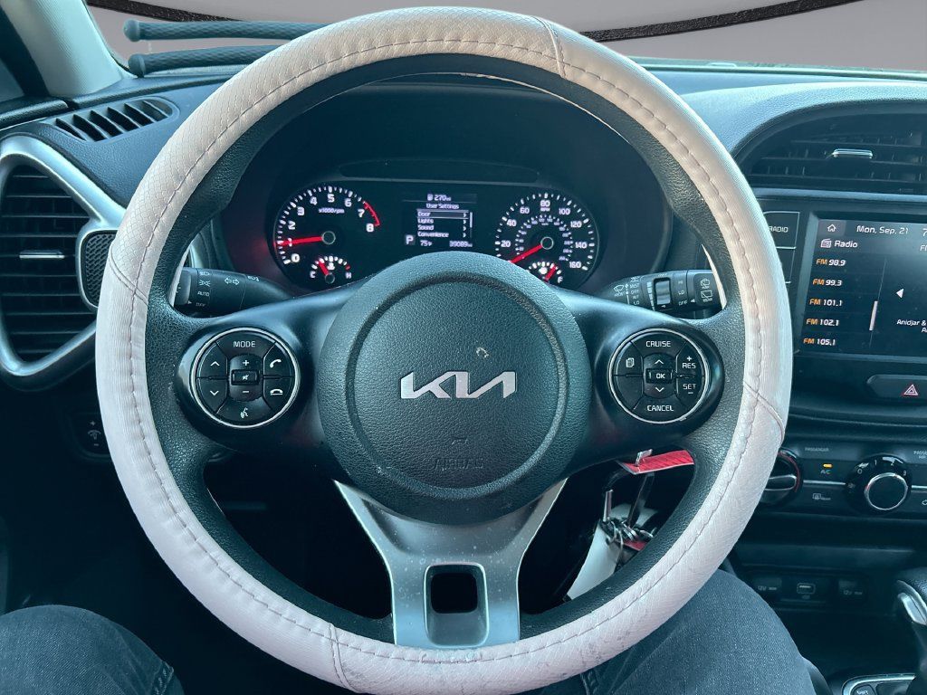 Used 2022 Kia Soul LX FWD image 14