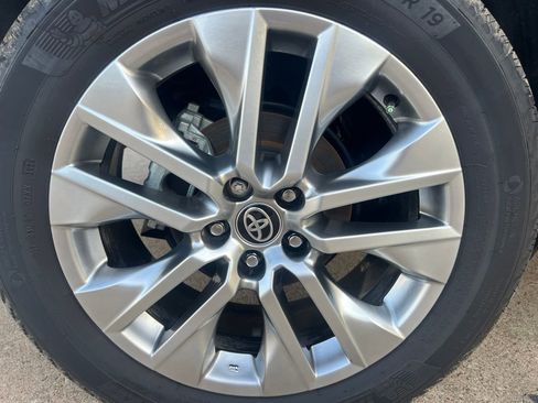 Used 2025 Toyota RAV4 XLE Premium FWD image 16