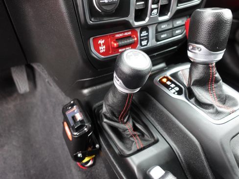 Used 2021 Jeep Wrangler Unlimited Rubicon w/ Dual Top Group AWD/4WD image 68