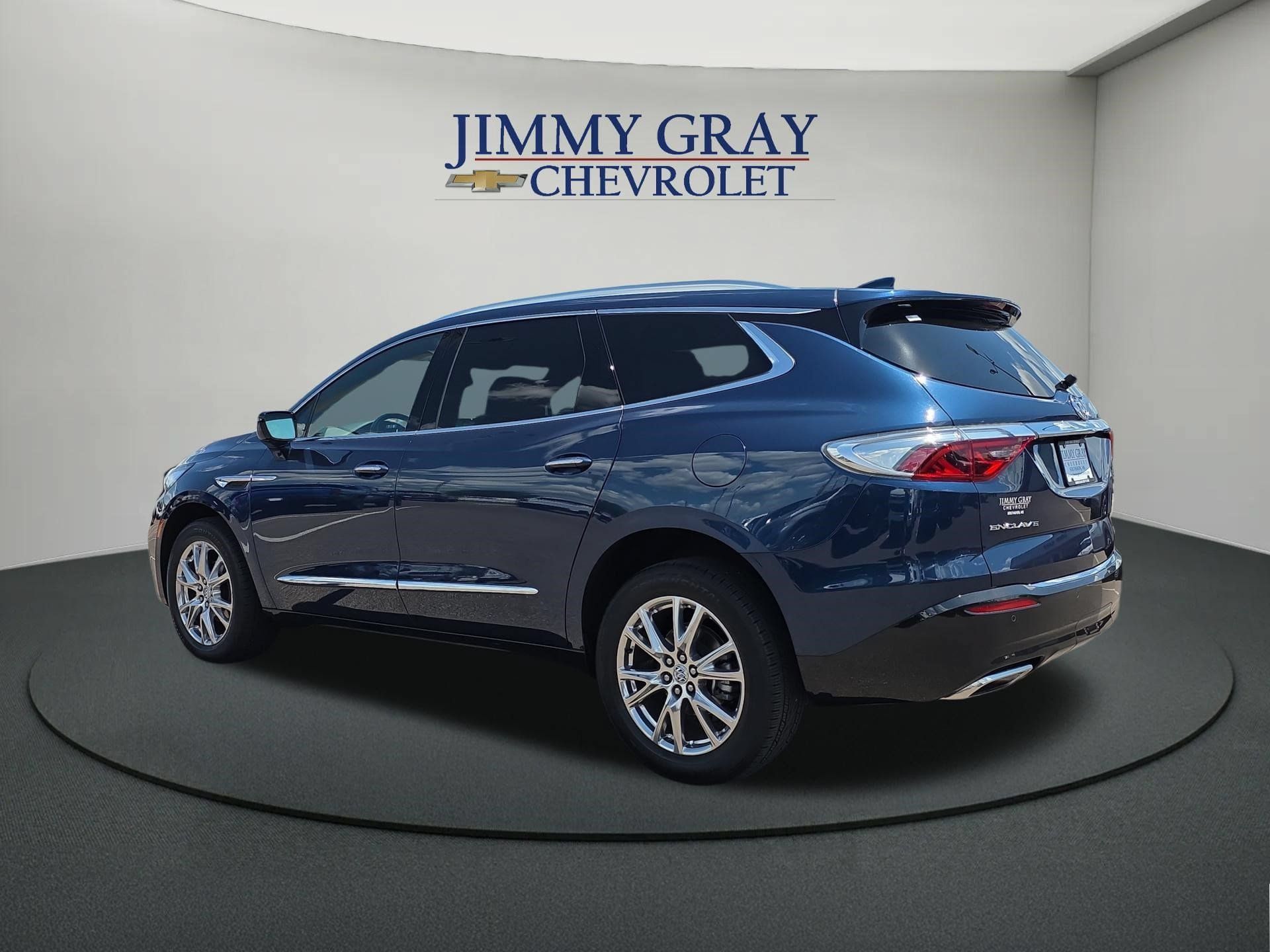 Used 2023 Buick Enclave Essence w/ Experience Buick Package FWD image 3