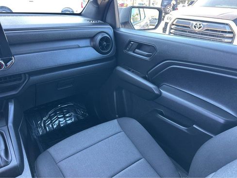 Used 2023 Chevrolet Colorado W/T image 17