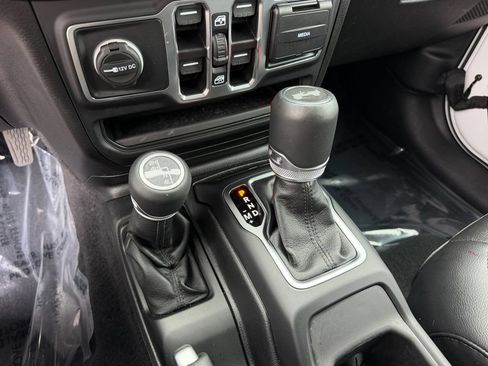 Used 2021 Jeep Wrangler Unlimited Sahara AWD/4WD image 25