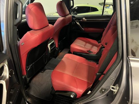 Used 2023 Lexus GX 460 Premium w/ Accessory Package image 30