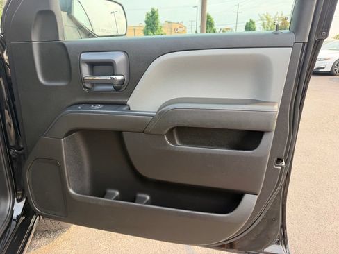 Used 2019 Chevrolet Silverado 1500 Custom w/ Custom Convenience Package AWD/4WD image 15