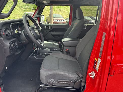 Used 2024 Jeep Wrangler Unlimited Rubicon image 15