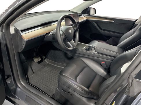 Certified 2023 Tesla Model Y Long Range AWD/4WD image 9