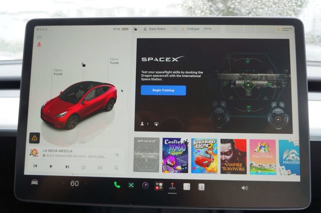 Used 2024 Tesla Model Y Long Range AWD/4WD image 33