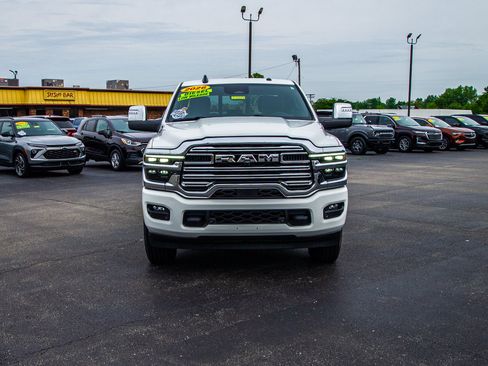 Used 2026 RAM 2500 Laramie AWD/4WD image 2