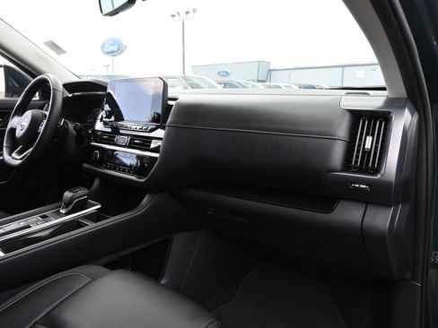 Used 2025 Nissan Pathfinder SL FWD image 21