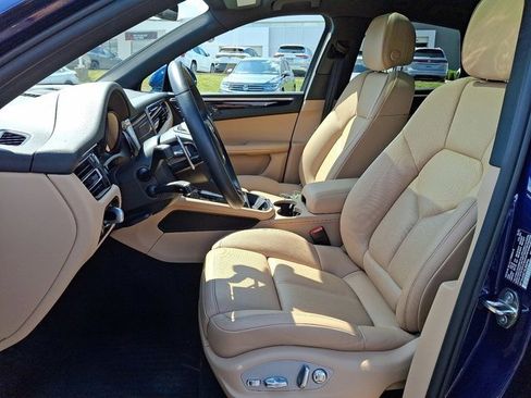 Used 2024 Porsche Macan image 16