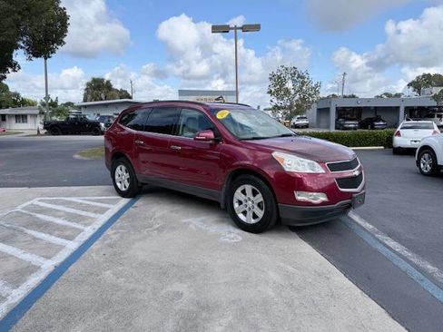 Used 2012 Chevrolet Traverse LT image 2
