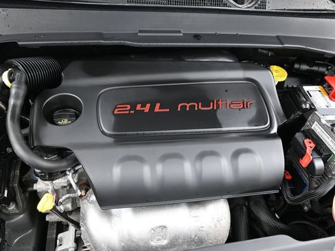 Used 2022 Jeep Compass Latitude w/ Sun and Sound Group AWD/4WD image 16
