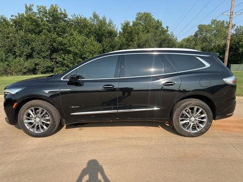 Used 2022 Buick Enclave Avenir w/ Avenir Technology Package image 2