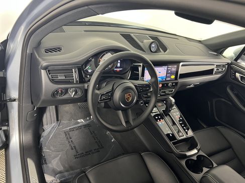 Certified 2026 Porsche Macan S AWD/4WD image 4