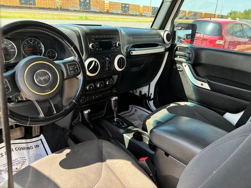Used 2015 Jeep Wrangler Unlimited Sport w/ Quick Order Package 24S AWD/4WD image 35