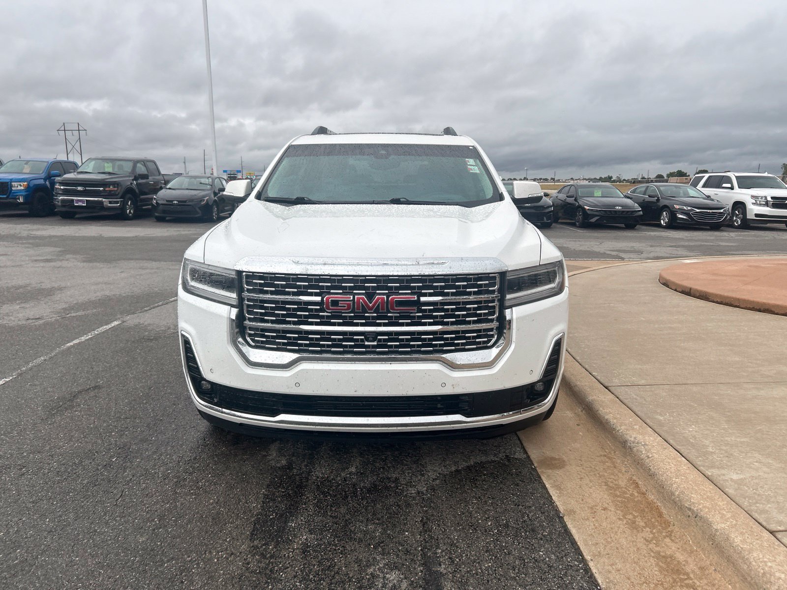 Used 2021 GMC Acadia Denali w/ Denali Technology Package FWD image 2