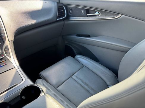 Used 2019 Lincoln Nautilus Reserve w/ Driver Assistance Package FWD image 13