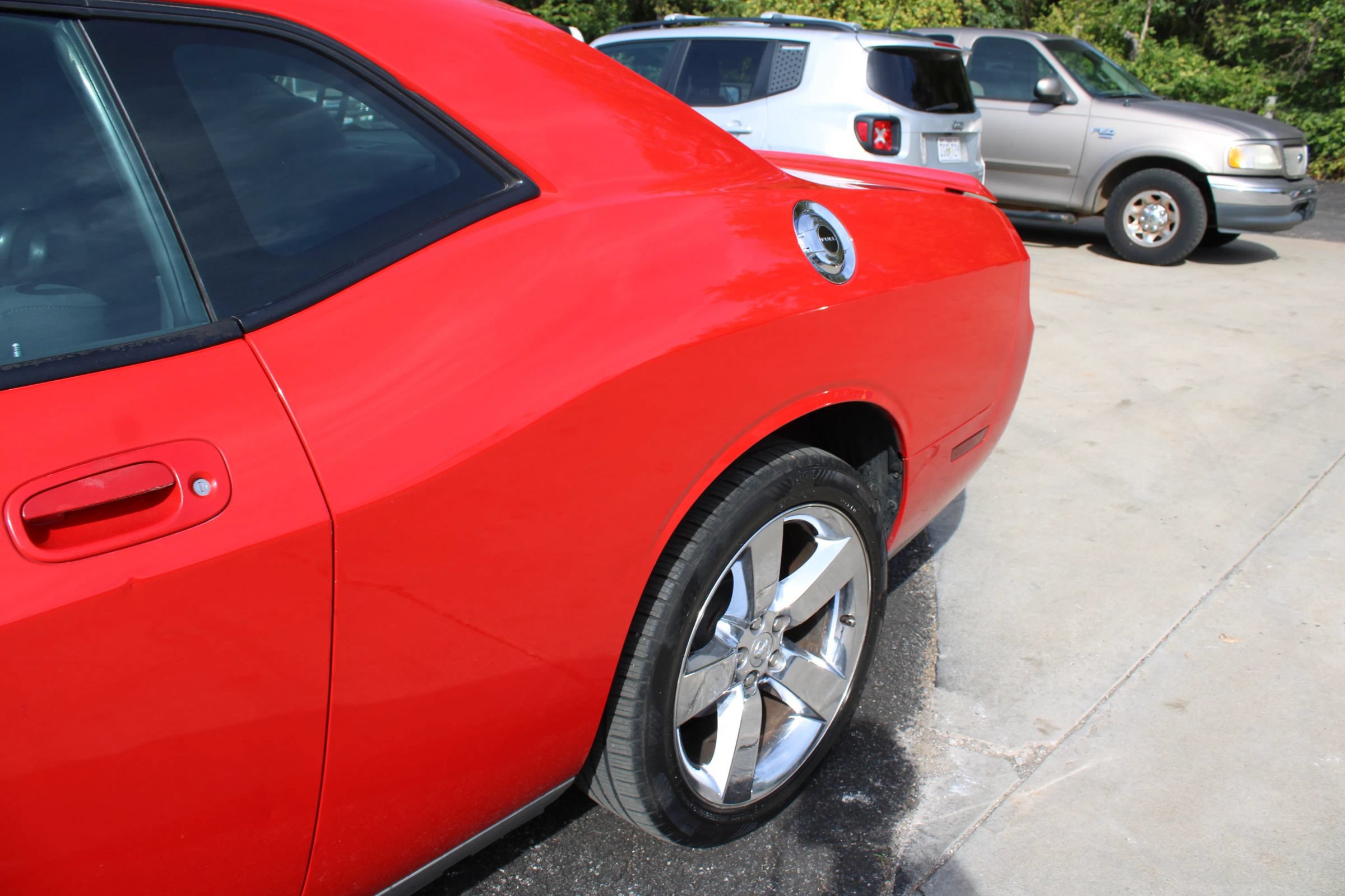 Used 2010 Dodge Challenger R/T RWD image 4
