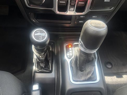 Used 2022 Jeep Wrangler Unlimited Sport AWD/4WD image 28