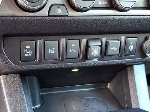 Used 2021 Toyota Tacoma TRD Off-Road w/ TRD Premium Off Road Package AWD/4WD image 26