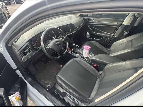 Used 2019 Volkswagen Jetta SE image 3