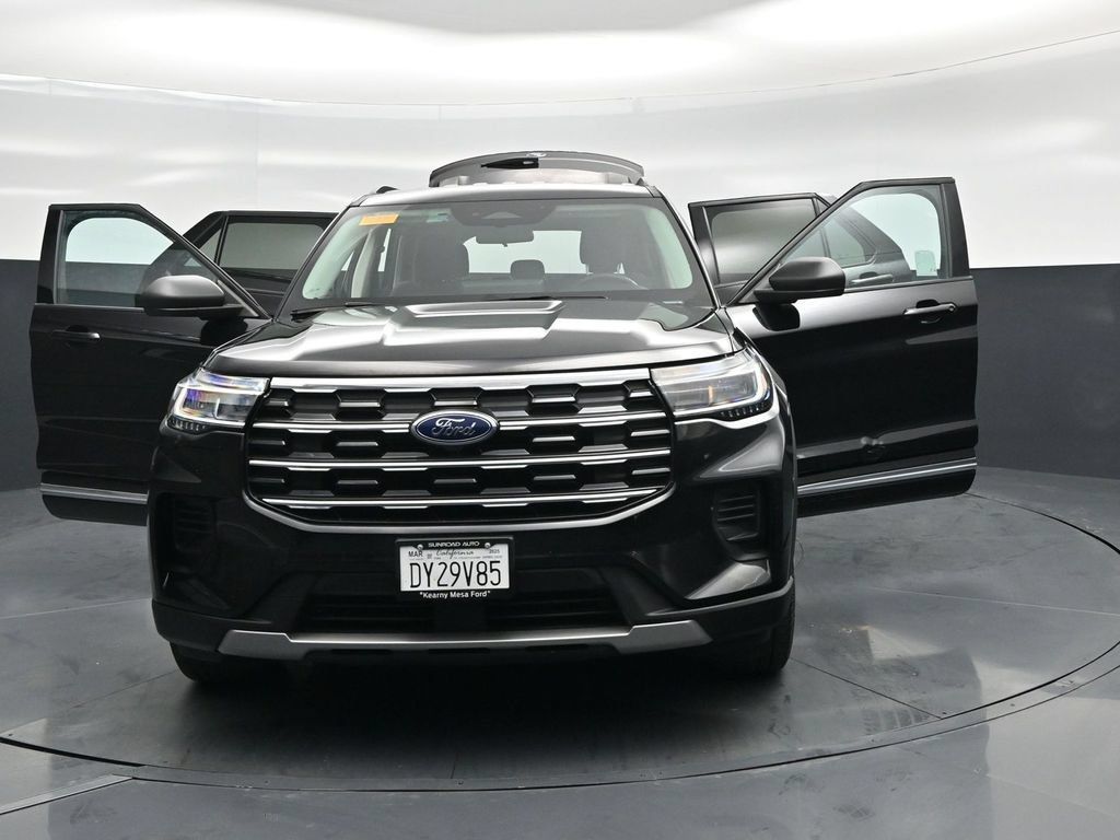 Used 2025 Ford Explorer Active AWD/4WD image 31