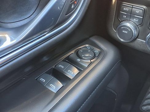 Used 2024 GMC Yukon XL SLE image 37