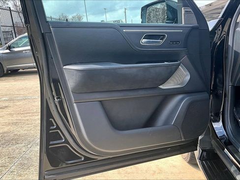 Certified 2025 INFINITI QX80 Sensory image 17