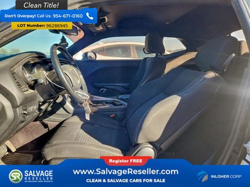 Used 2018 Dodge Challenger SXT image 9