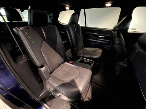 Used 2025 Toyota Grand Highlander AWD Hybrid image 32