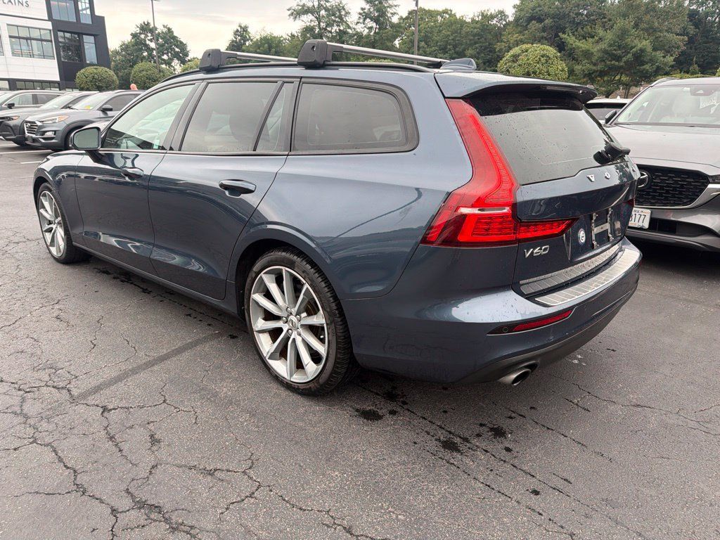 Used 2019 Volvo V60 T6 Momentum AWD/4WD image 2