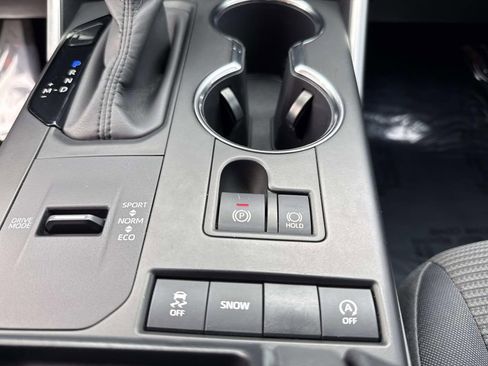 Used 2020 Toyota Highlander L image 31