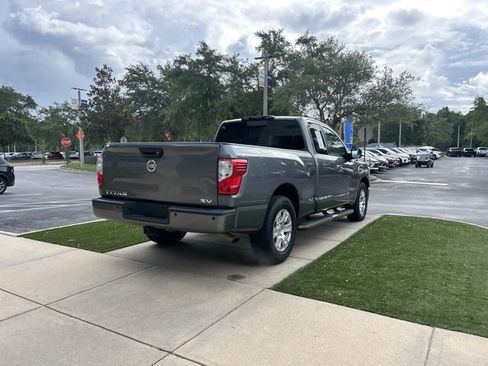 Used 2017 Nissan Titan SV RWD image 5