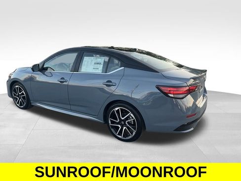Used 2025 Nissan Sentra SR w/ SR Premium Package image 3