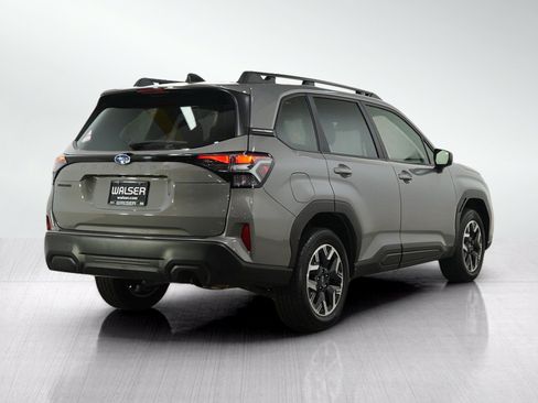 Used 2025 Subaru Forester Premium AWD/4WD image 5