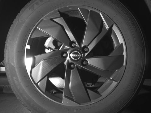Used 2025 Nissan Rogue SV FWD image 14