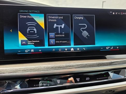 Used 2023 BMW i7 xDrive60 AWD/4WD image 76