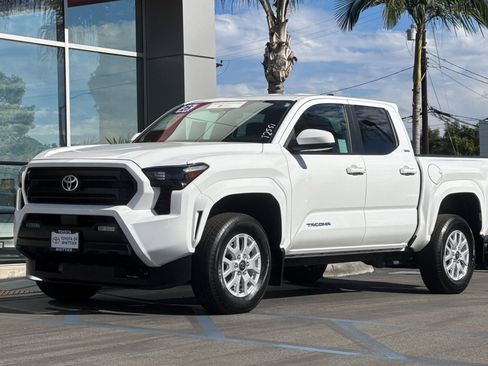 Used 2025 Toyota Tacoma SR5 image 9