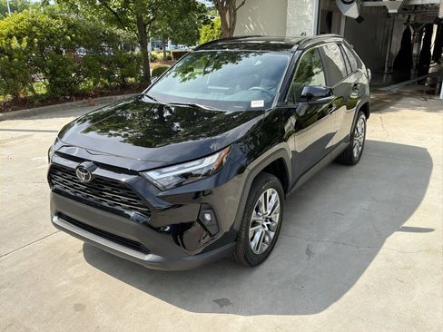 Used 2023 Toyota RAV4 XLE Premium AWD/4WD image 5