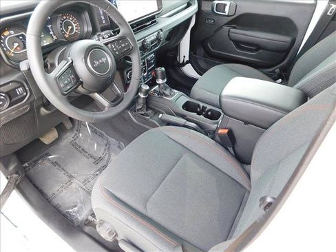 Used 2026 Jeep Wrangler Unlimited Rubicon AWD/4WD image 16