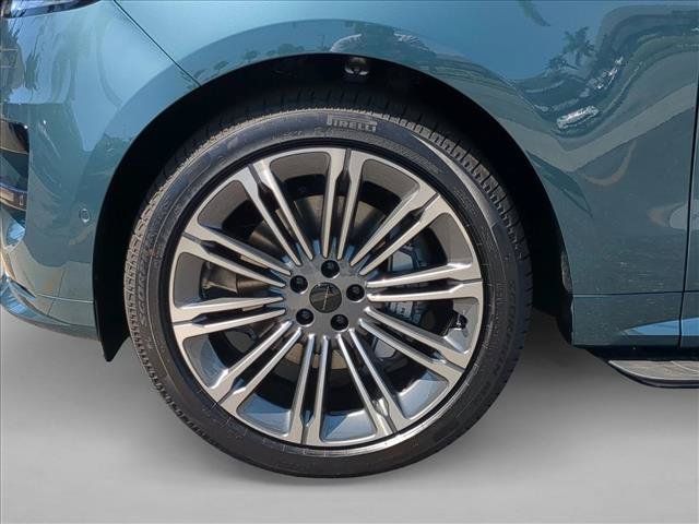 New 2027 Land Rover Range Rover Sport Dynamic SE AWD/4WD image 10