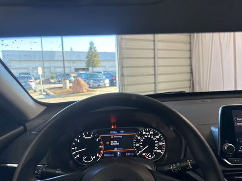 Used 2022 Nissan Altima 2.5 SV FWD image 24